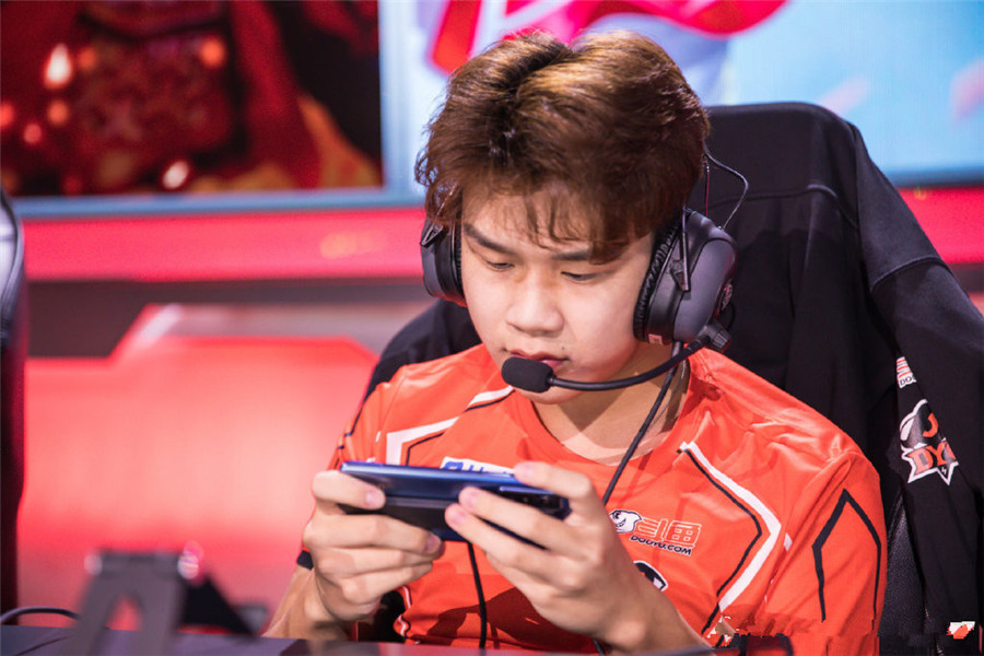 王者荣耀dyg萧玦一个歇字道尽不知名选手的辛酸无奈