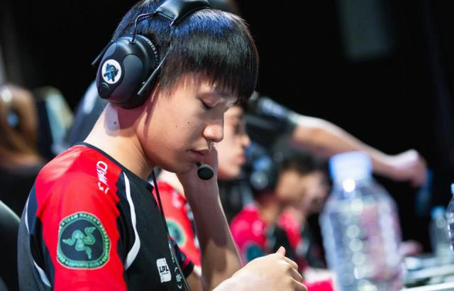 《英雄联盟》小组赛第四日战报：FW未能复仇G2，EDG挑战KT失败