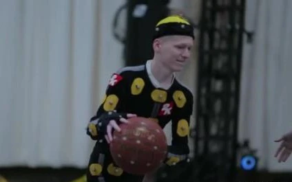 《NBA2K20》圆15岁男孩篮球梦 将其做成球员加入游戏