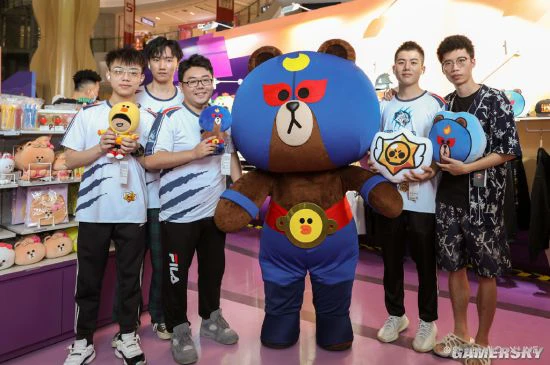 荒野乱斗限时竞技场萌动魔都 现场玩偶互动嗨不停
